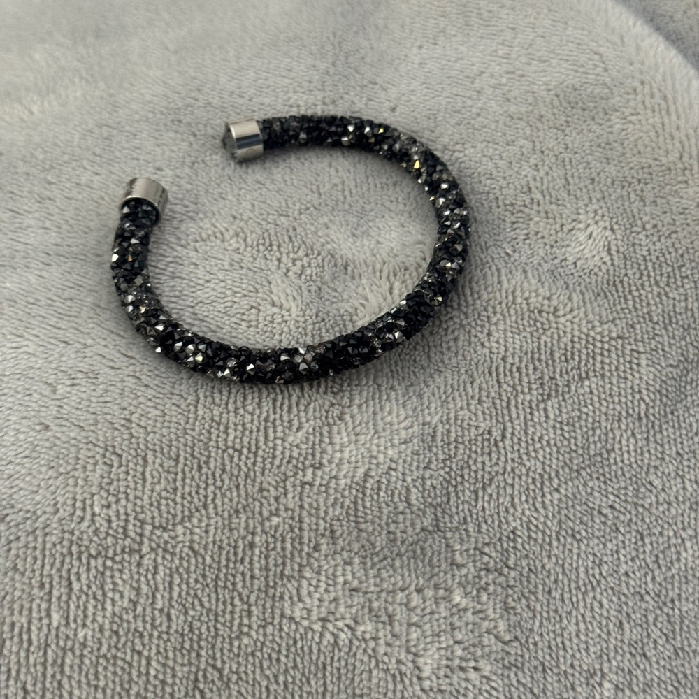 Swarovski Black grays Sparkling Bracelet thin expandable cocktail evening cuff